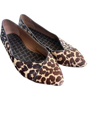 Vionic leopard print pointed toe flats  calf hair mobwife size 9 EU 41 comfort